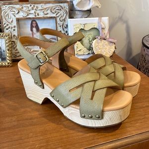 Kork-Ease platform sandal, khaki, size 8